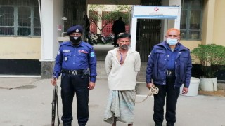 পলাশে ৫০০ টাকার জন্য মাকে পিটিয়ে জখম করল ছেলে! পলাশে ৫০০ টাকার জন্য মাকে পিটিয়ে জখম করল ছেলে!